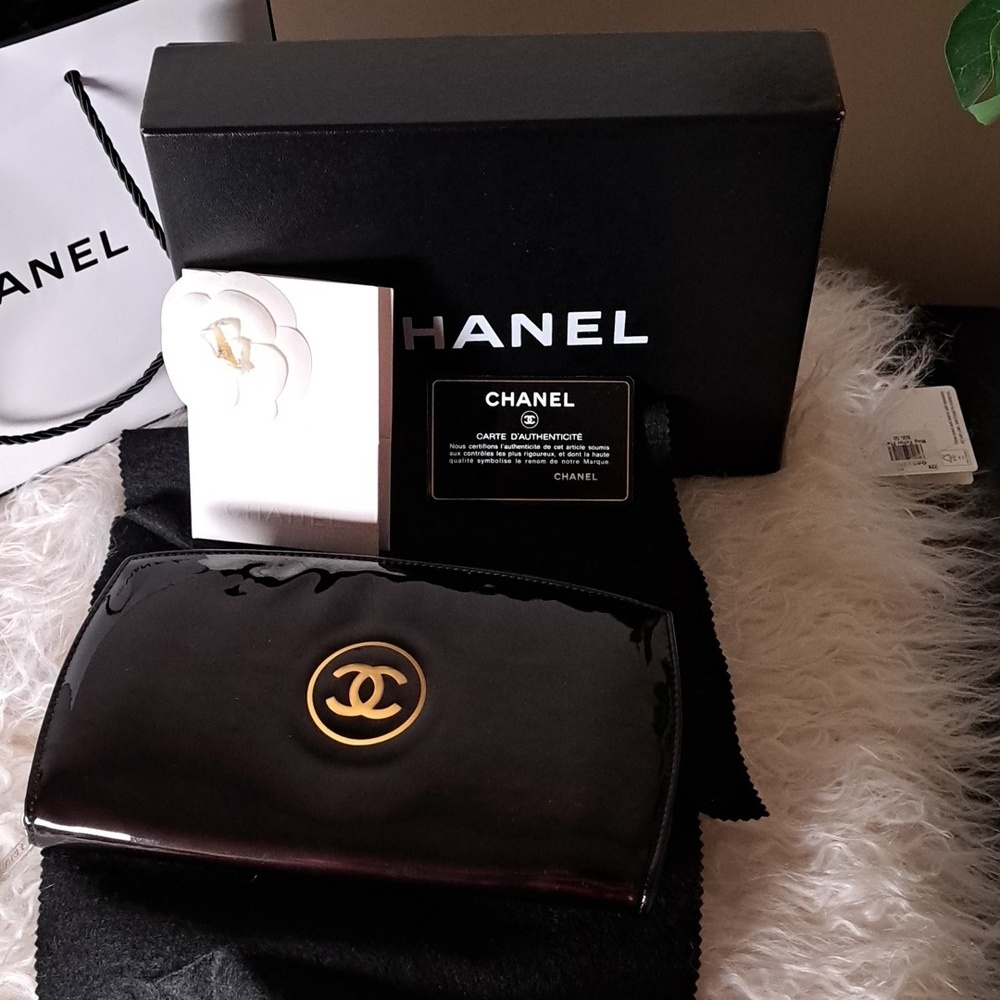 CHANEL Patent Trousse Maquil Clutch Wallet Black Like New - Picture 16 of 17
